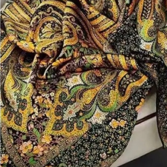 NWT High Quality Polyester Silk Scarf Shawl Green Yellow Printed Classic - Picture 3 of 3